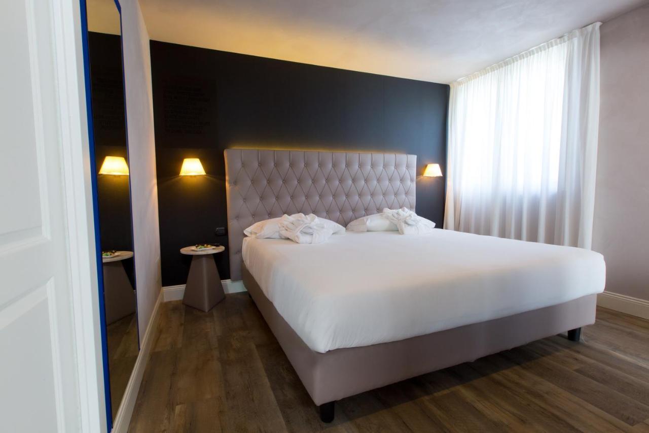 Hotel Al Campanile - Luxury Suites & Apartments Μπαβένο Εξωτερικό φωτογραφία