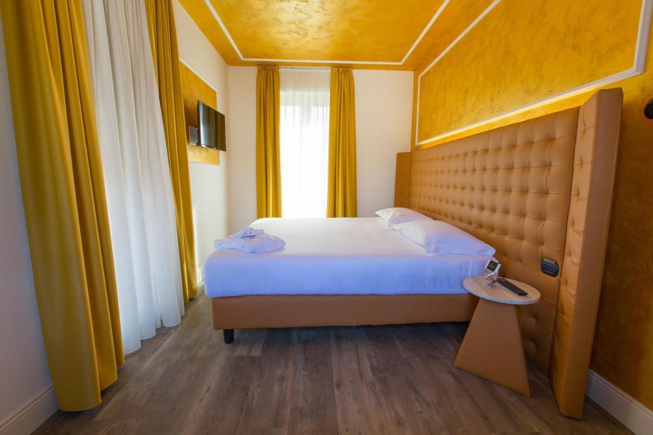 Hotel Al Campanile - Luxury Suites & Apartments Μπαβένο Εξωτερικό φωτογραφία