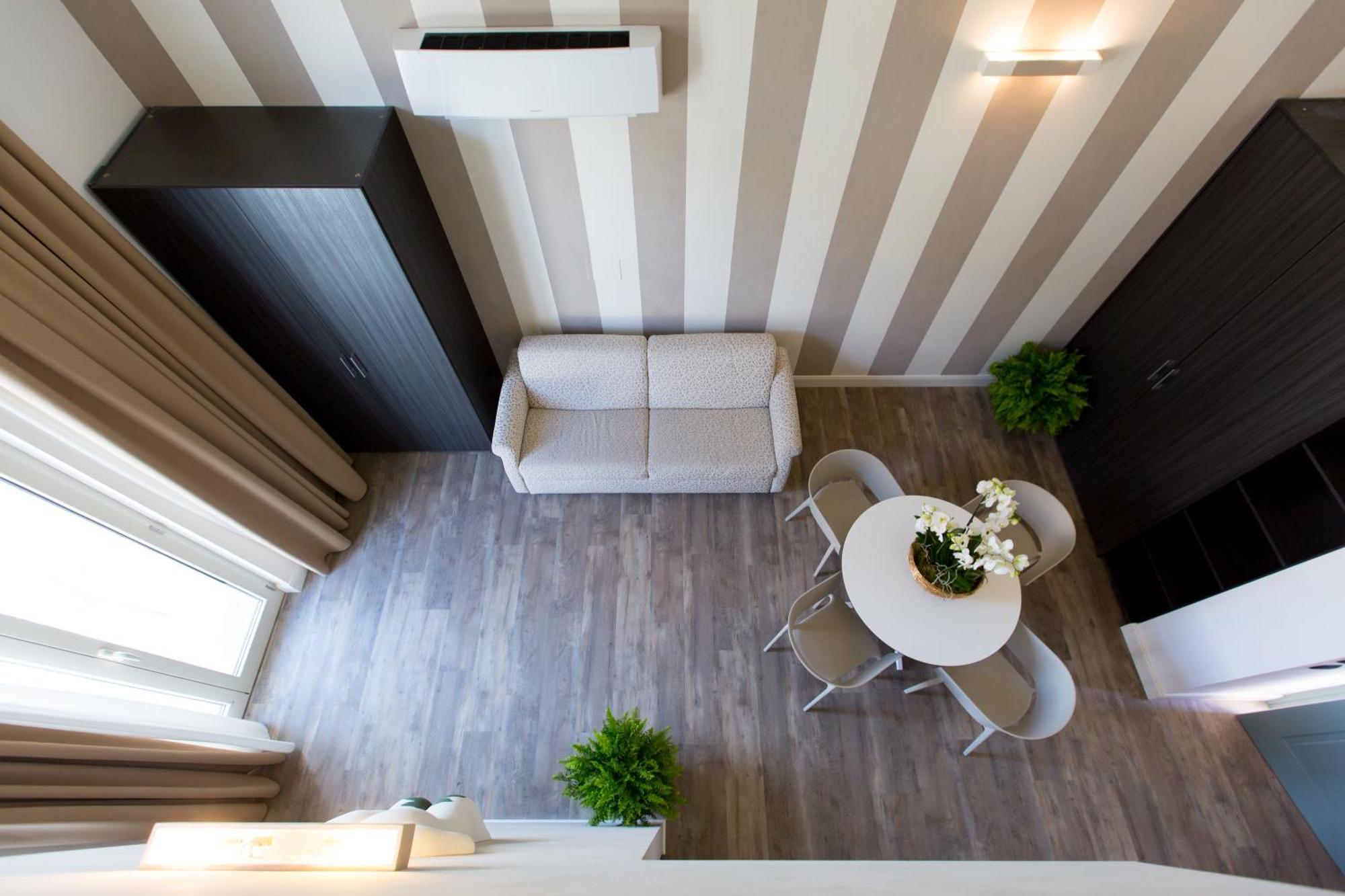 Hotel Al Campanile - Luxury Suites & Apartments Μπαβένο Εξωτερικό φωτογραφία