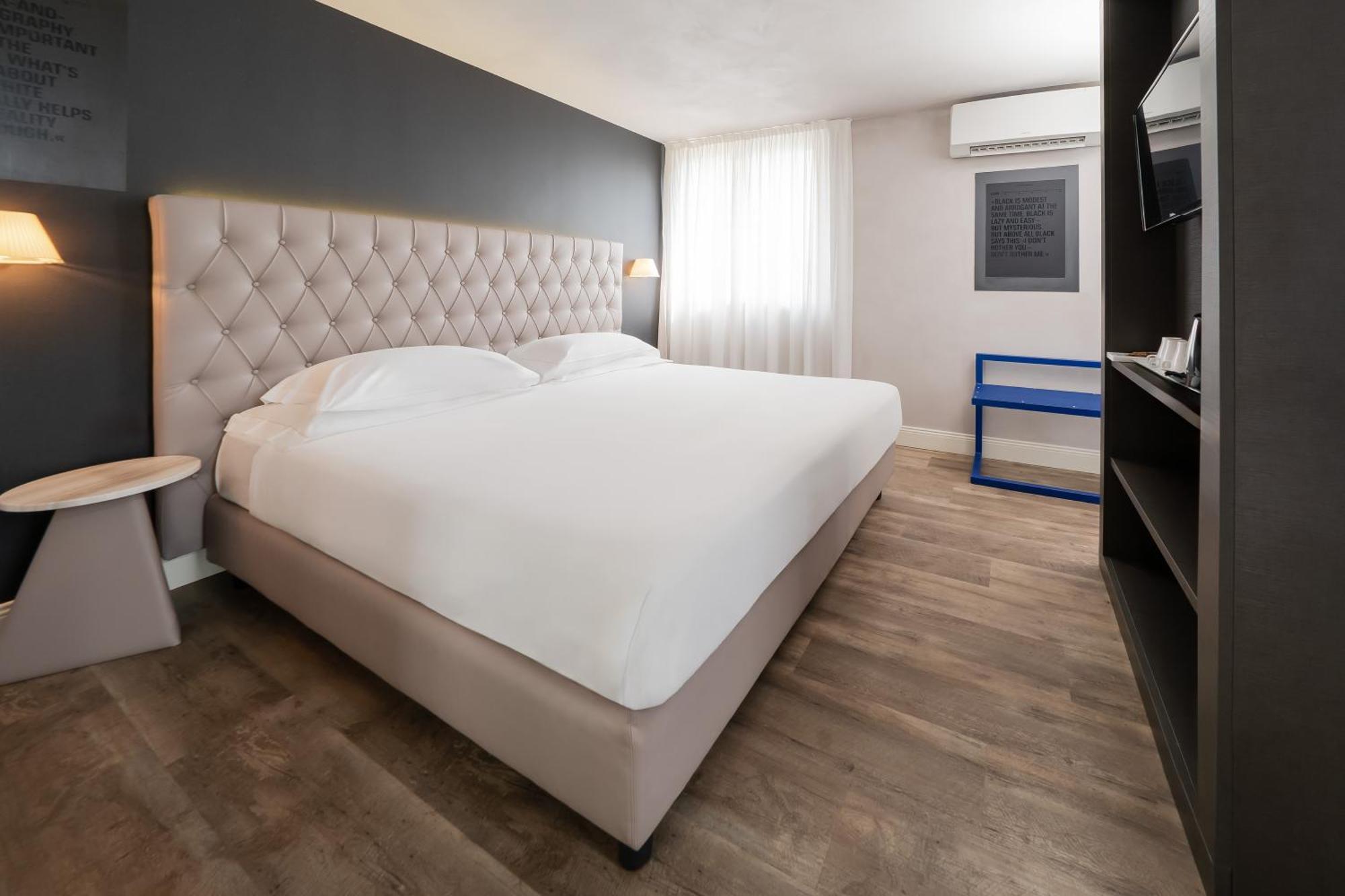 Hotel Al Campanile - Luxury Suites & Apartments Μπαβένο Εξωτερικό φωτογραφία