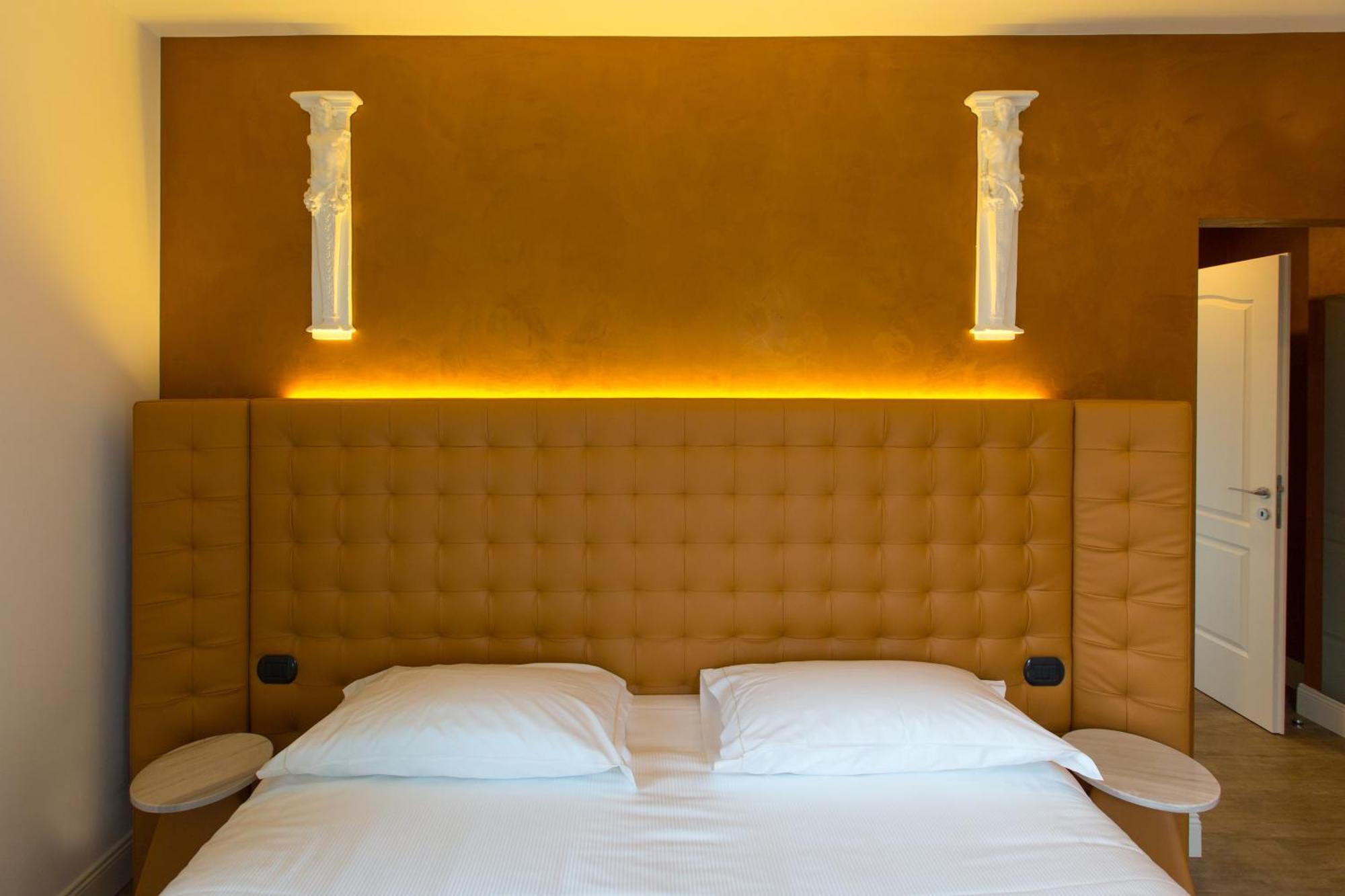 Hotel Al Campanile - Luxury Suites & Apartments Μπαβένο Εξωτερικό φωτογραφία