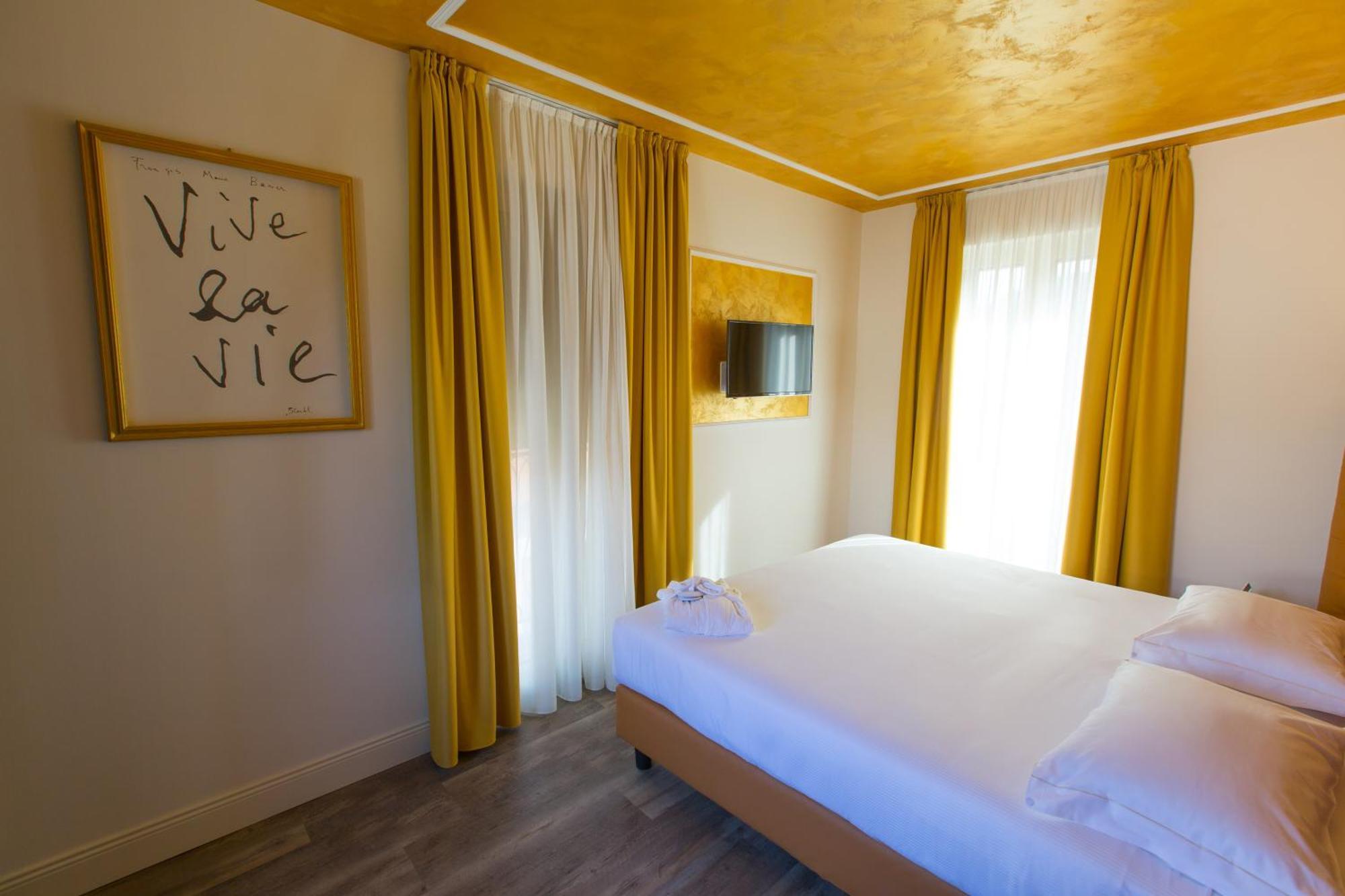Hotel Al Campanile - Luxury Suites & Apartments Μπαβένο Εξωτερικό φωτογραφία