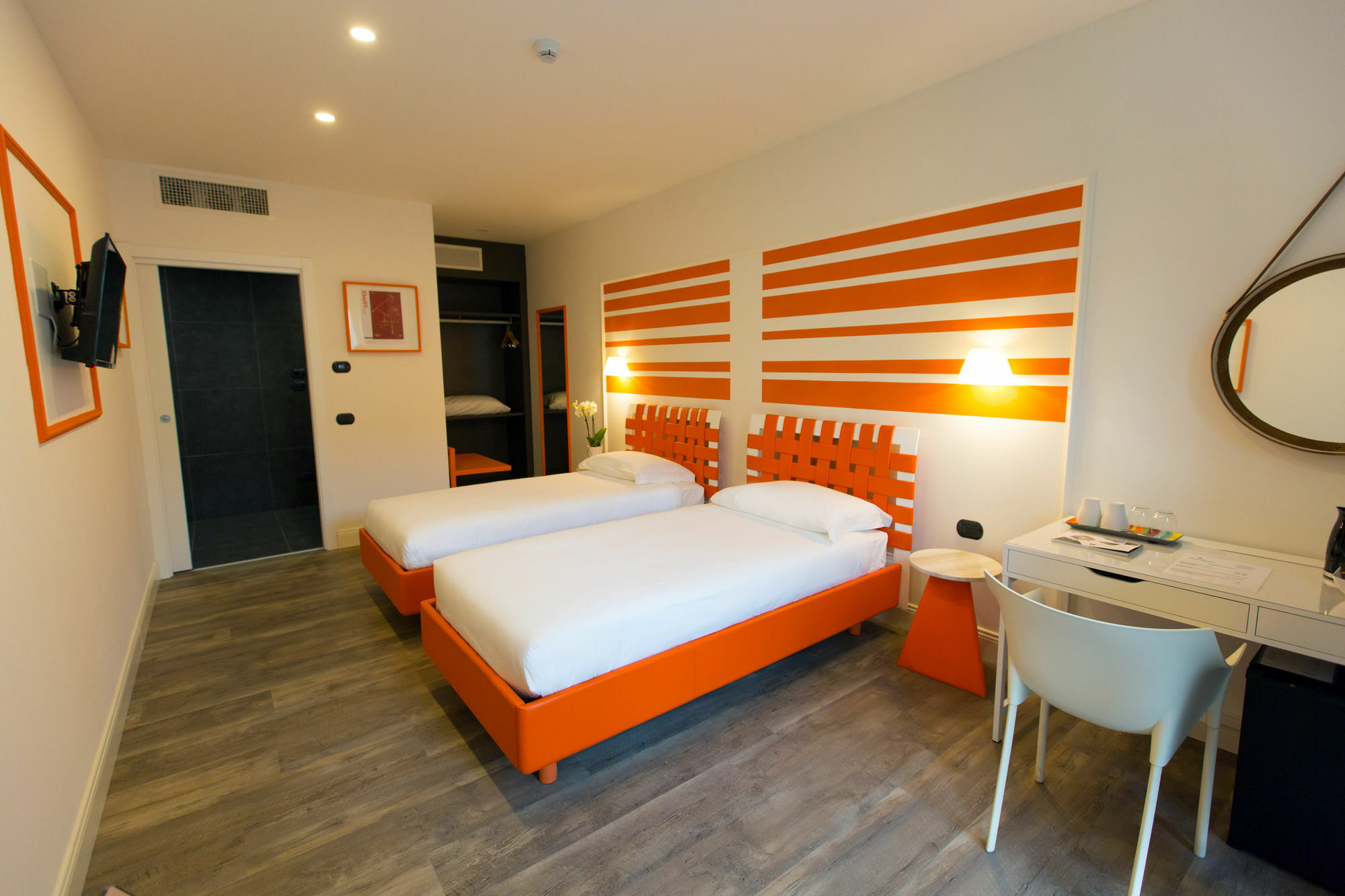 Hotel Al Campanile - Luxury Suites & Apartments Μπαβένο Εξωτερικό φωτογραφία